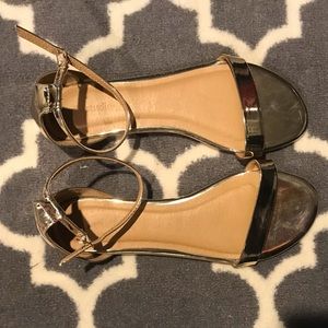 ELEGANT GOLD SANDALS - WORN ONCE - SIZE 11